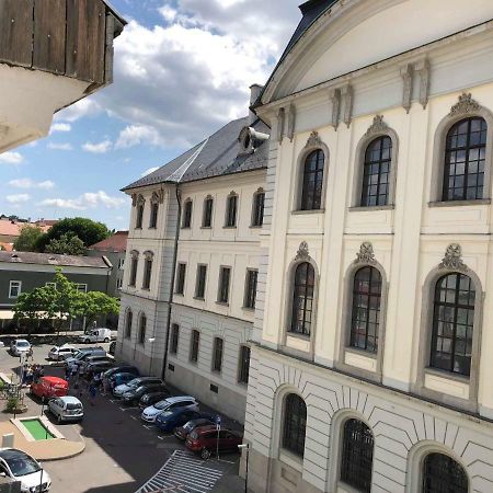 Palace - Belvarosi Apartman Eger Extérieur photo