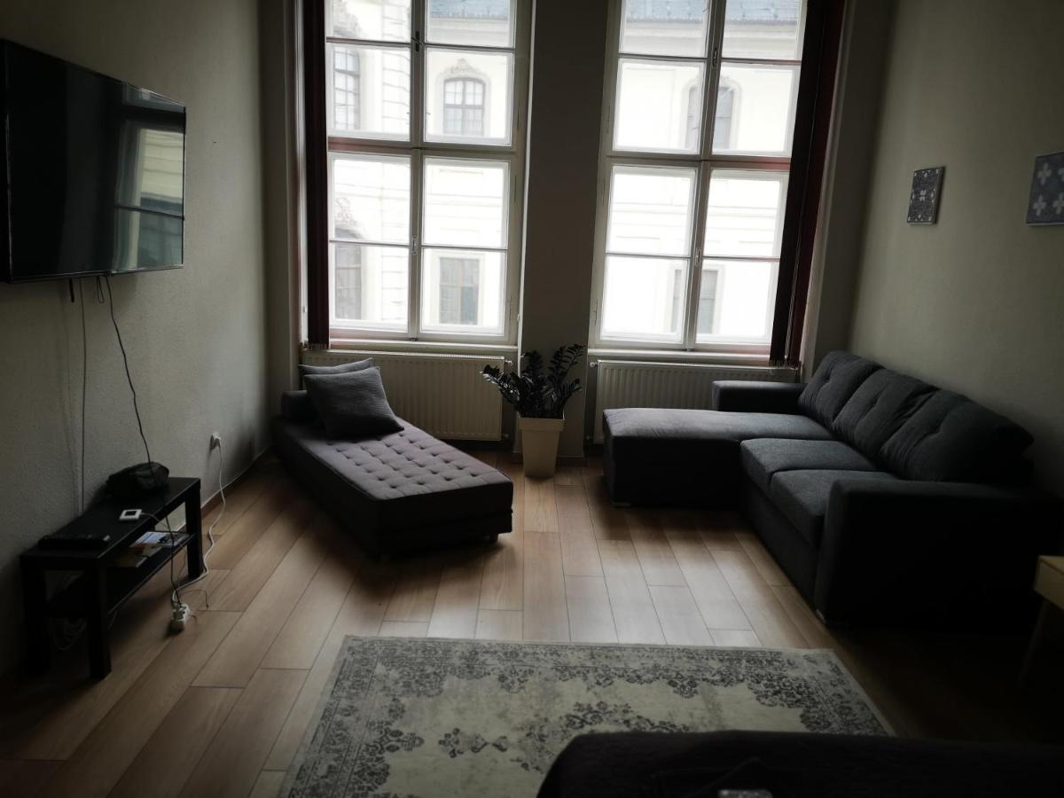 Palace - Belvarosi Apartman Eger Extérieur photo