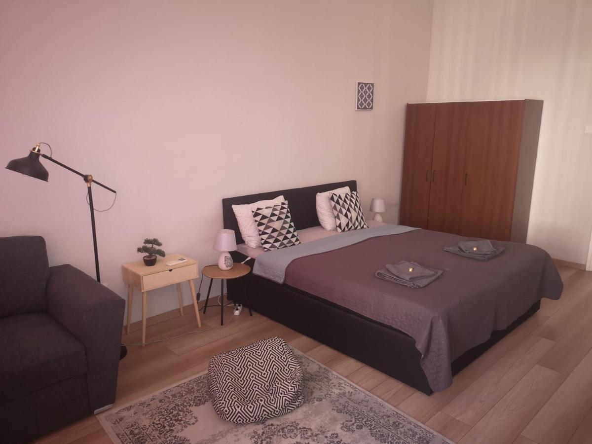 Palace - Belvarosi Apartman Eger Extérieur photo