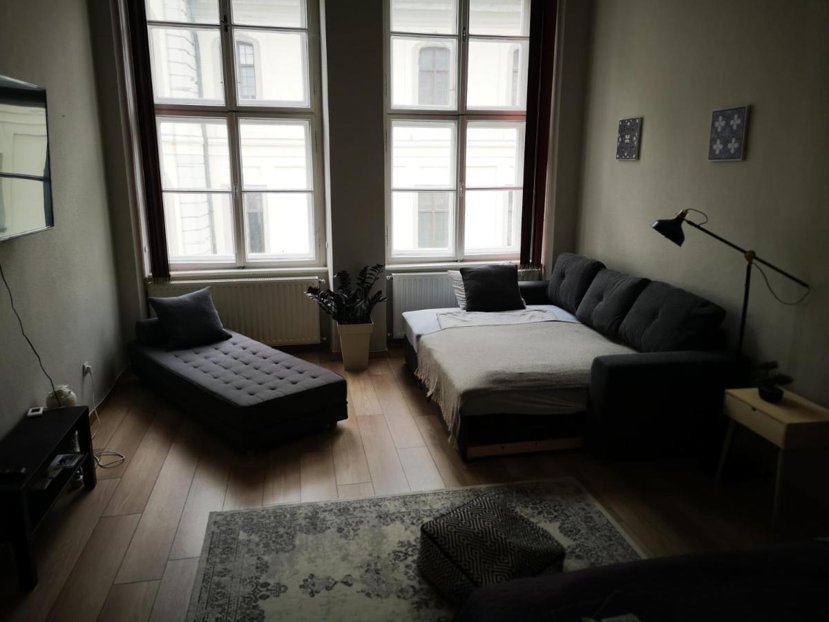 Palace - Belvarosi Apartman Eger Extérieur photo