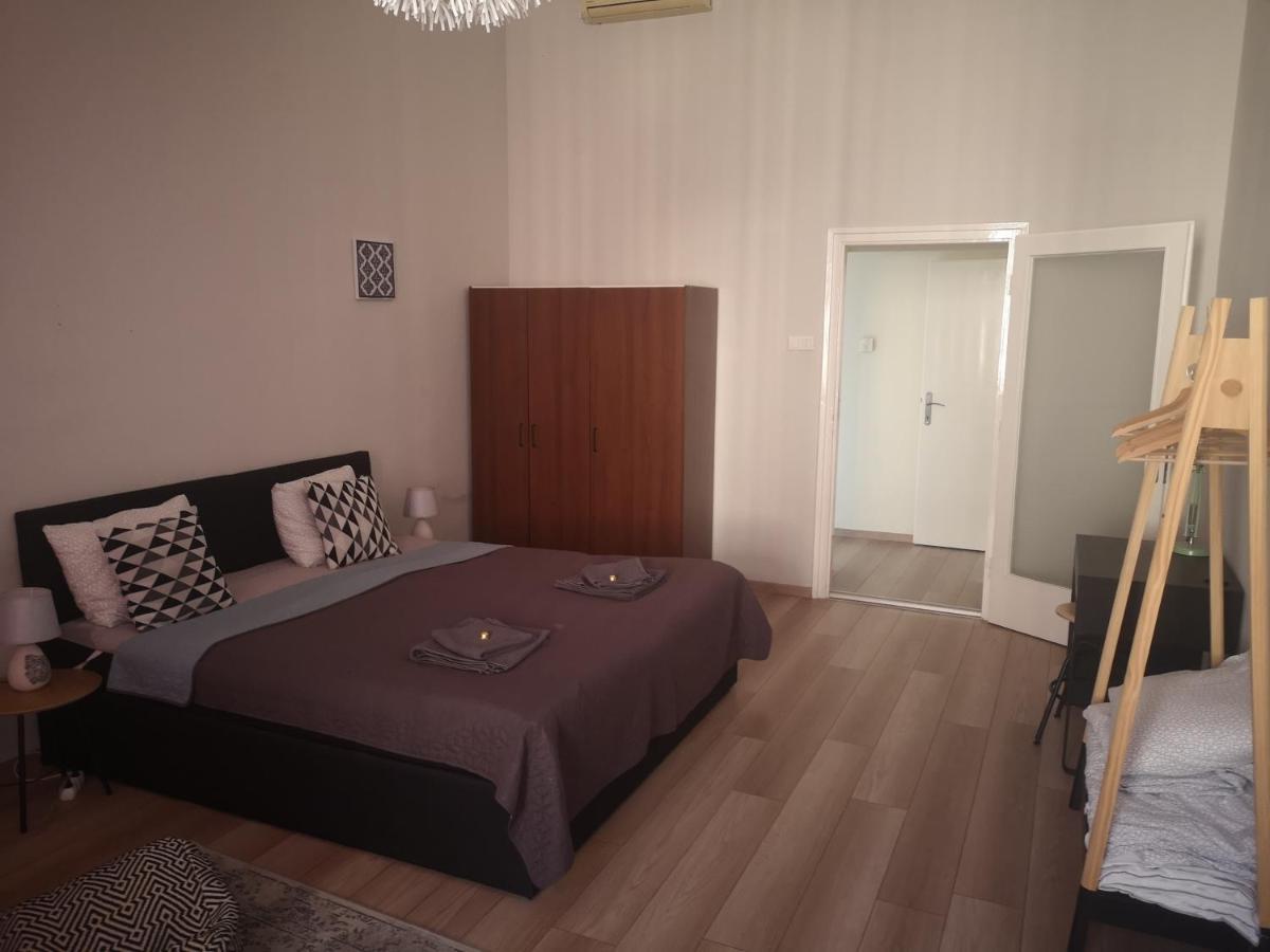 Palace - Belvarosi Apartman Eger Extérieur photo