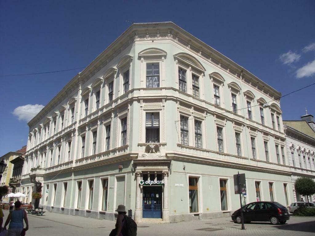 Palace - Belvarosi Apartman Eger Extérieur photo