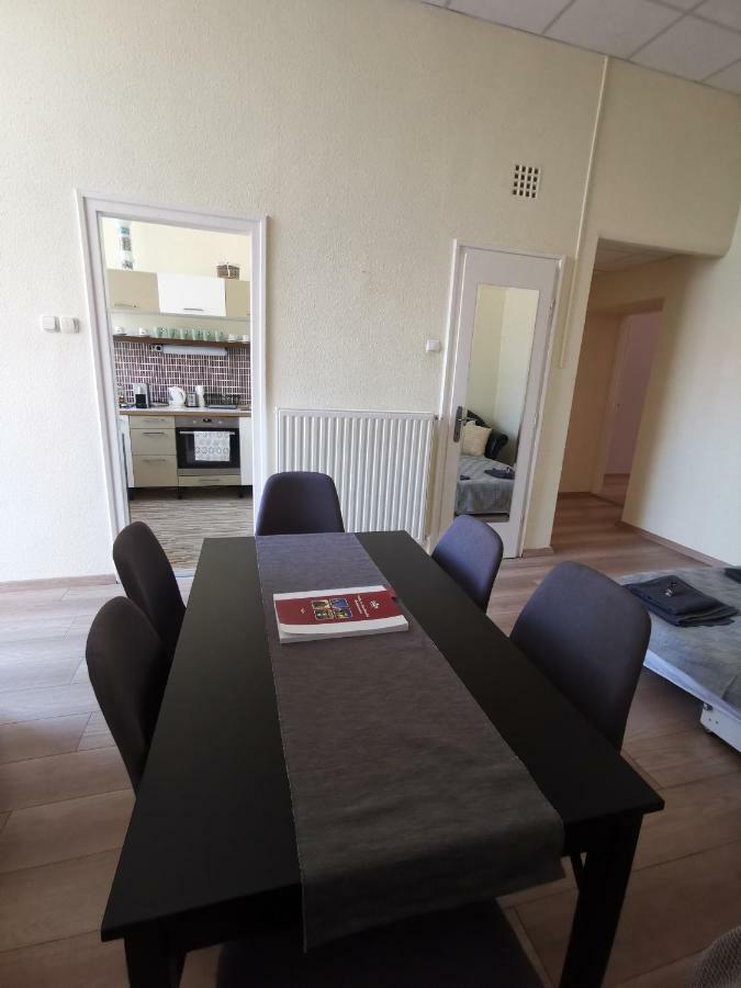 Palace - Belvarosi Apartman Eger Extérieur photo